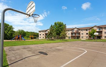 Dominium_Elm Creek_Basketball Court